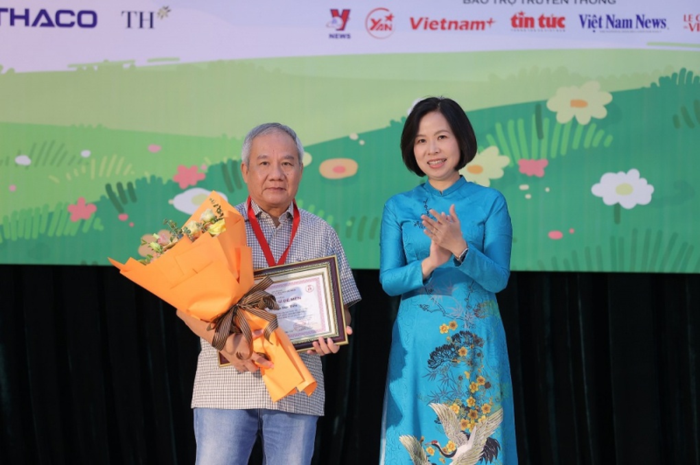 Bé 11 tuổi gây bất ngờ khi đạt Giải thưởng Thiếu nhi Dế Mèn - 4 Bé 11 tuổi gây bất ngờ khi đạt Giải thưởng Thiếu nhi Dế Mèn - 4