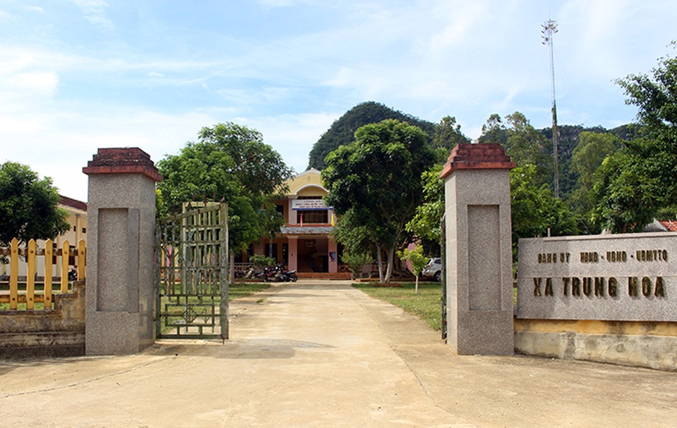 Trưởng Công an xã vẫn tại vị sau kết luận dùng bằng giả tại Quảng Bình - 1 Trưởng Công an xã vẫn tại vị sau kết luận dùng bằng giả tại Quảng Bình - 1