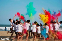 Nắng ấm đầu hè, du khách đổ về Sầm Sơn ngày cuối tuần