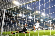Lewandowski và Muller tỏa sáng, Bayern Munich thắng đậm ở Bundesliga