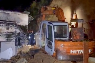 Bé gái thoát chết kỳ diệu khi căn nhà bị đất đá vùi lấp ở Đà Lạt