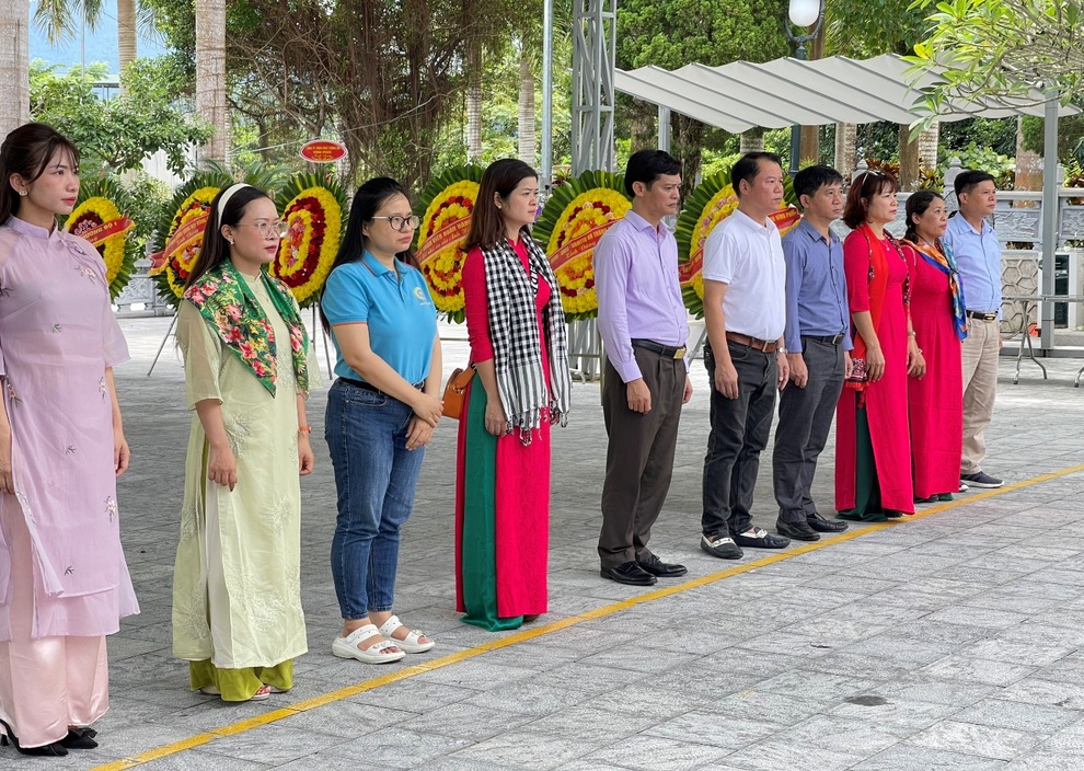 Các cựu đoàn viên, thanh niên tri ân anh hùng liệt sĩ tại Hà Giang - 1 Các cựu đoàn viên, thanh niên tri ân anh hùng liệt sĩ tại Hà Giang - 1