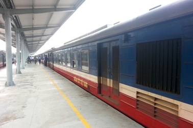 Khách đi tàu được tự... in vé