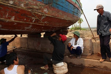 Vay nặng lãi vắt kiệt sức nông, ngư dân