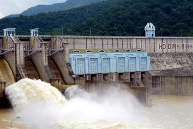 Từ vụ thanh niên say rượu xả lũ: Đằng sau hồ chứa là mạng sống của dân