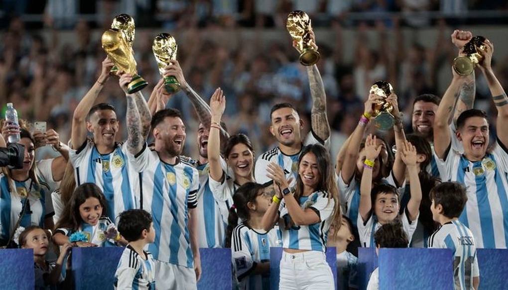 Nhận được sự tôn vinh đặc biệt, Messi nói lời cảm động - 3 Nhận được sự tôn vinh đặc biệt, Messi nói lời cảm động - 3