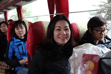 Tặng vé xe miễn phí cho 1.600 nữ công nhân về quê ăn Tết