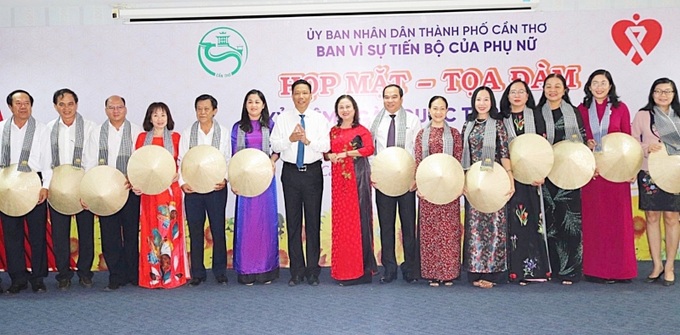 Thời gian qua, Ban Vì sự tiến bộ (VSTB) của phụ nữ các cấp trong thành phố thường xuyên phối hợp các ngành liên quan đẩy mạnh tuyên truyền chủ trương của Đảng, pháp luật của Nhà nước; văn bản chỉ đạo của Ủy ban quốc gia VSTB của phụ nữ Việt Nam.