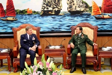  Việt, Mỹ thảo luận nội dung hợp tác không quân