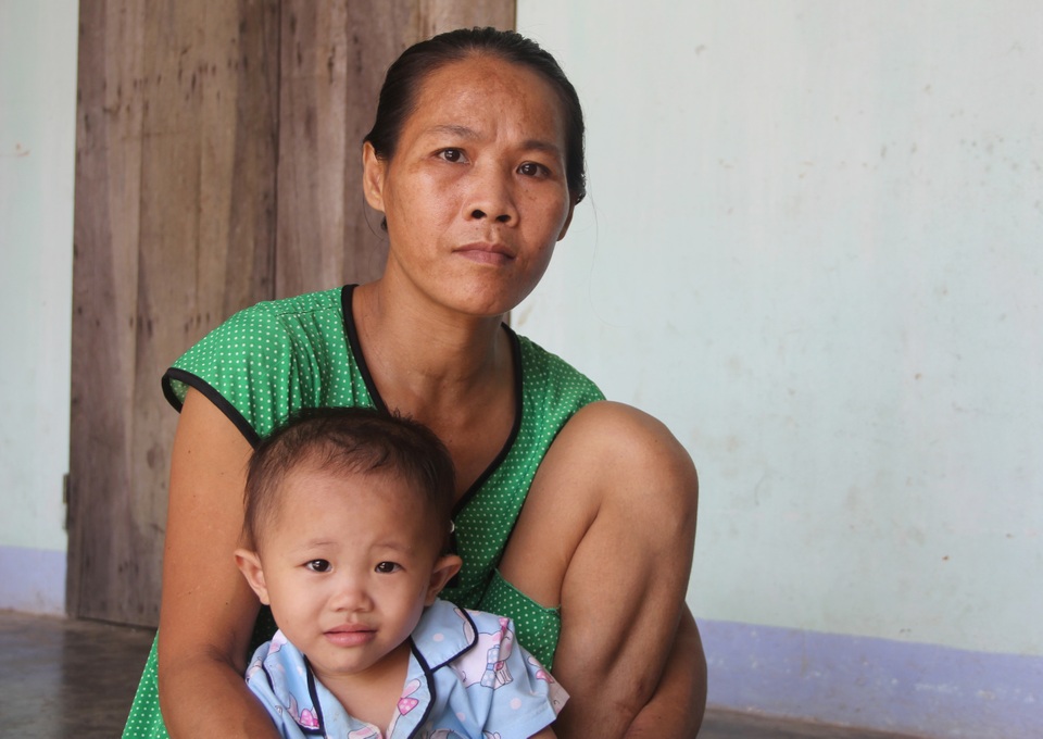 Thương người mẹ đứt ruột gửi con lên chùa để... kiếm miếng cơm - 4 Thương người mẹ đứt ruột gửi con lên chùa để... kiếm miếng cơm - 4
