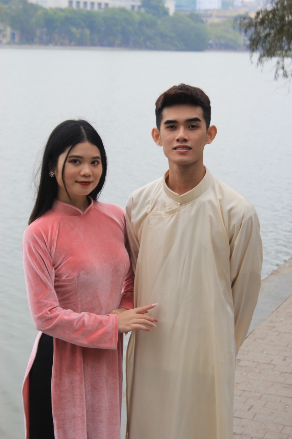 Giới trẻ rủ nhau lên phố chụp hình lưu giữ không khí Tết ở Hà Nội - 7 Giới trẻ rủ nhau lên phố chụp hình lưu giữ không khí Tết ở Hà Nội - 7