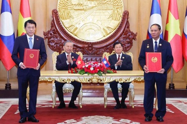 Tổng Bí thư Tô Lâm và Tổng Bí thư, Chủ tịch nước Lào chứng kiến Lễ trao các văn kiện hợp tác