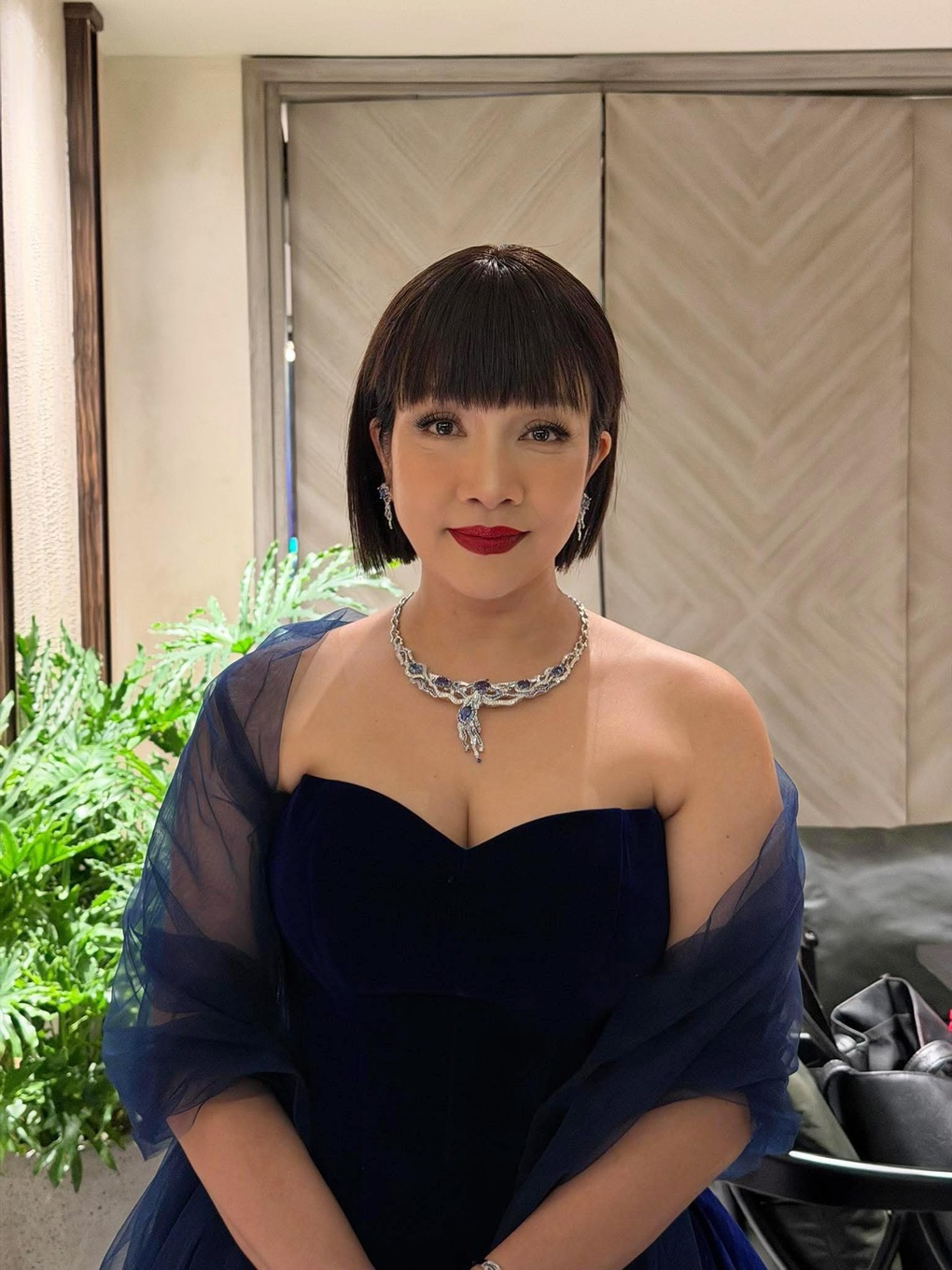 Mỹ Linh khác lạ khi đội tóc giả được mua với giá... 5 triệu đồng - 1 Mỹ Linh khác lạ khi đội tóc giả được mua với giá... 5 triệu đồng - 1