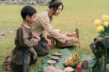 Sức hút "Đèn âm hồn": Không ngôi sao phòng vé vẫn soán ngôi Trấn Thành?