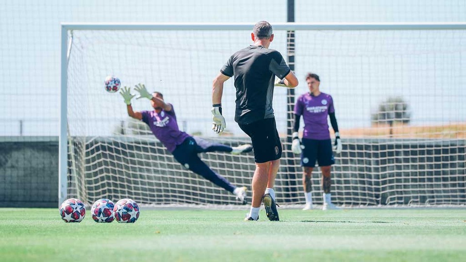 Man City luyện tập chăm chỉ chờ trận đấu với Lyon - 4