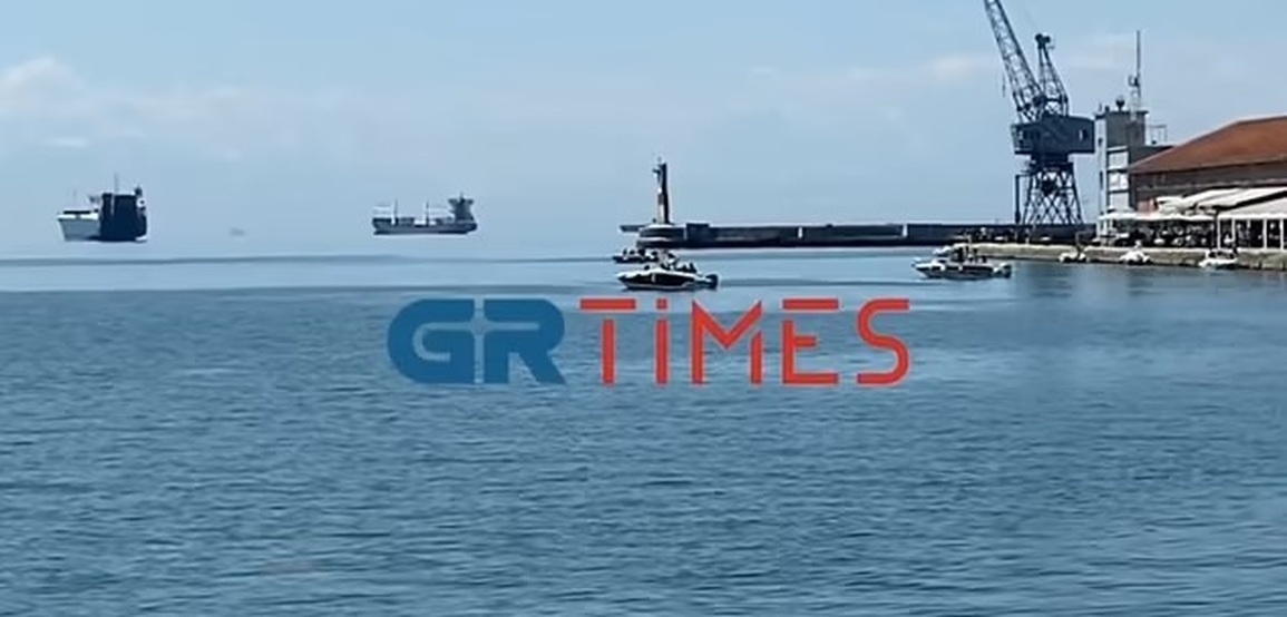 Điều gì khiến con tàu lơ lửng như bay trên trời, không chạm vào mặt biển? - 3 Điều gì khiến con tàu lơ lửng như bay trên trời, không chạm vào mặt biển? - 3