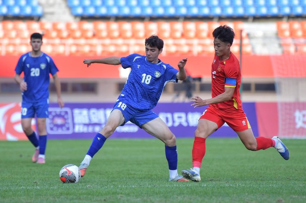 U22 ចិនបង្កើតរឿងរញ្ជួយដី U22 វៀតណាមប្រជែងជើងឯកយ៉ាងតានតឹង - ១ U22 Trung Quốc tạo địa chấn, U22 Việt Nam đua vô địch căng thẳng - 1