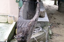 Thu hồi chiếc thuyền độc mộc cổ có niên đại trên 1.000 năm