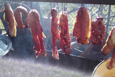 Món thịt thối đặc sản “lúc nhúc ròi” ở vùng núi Sơn La