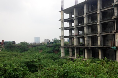 Tháp xám: “Di sản” hoang lạnh giữa Thủ đô