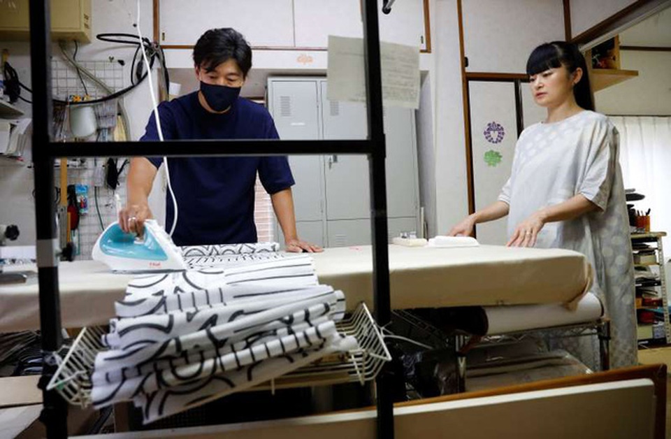 Nữ nghệ nhân kimono Nhật Bản tìm cách bám trụ với nghề giữa bão Covid-19 - 2 Nữ nghệ nhân kimono Nhật Bản tìm cách bám trụ với nghề giữa bão Covid-19 - 2