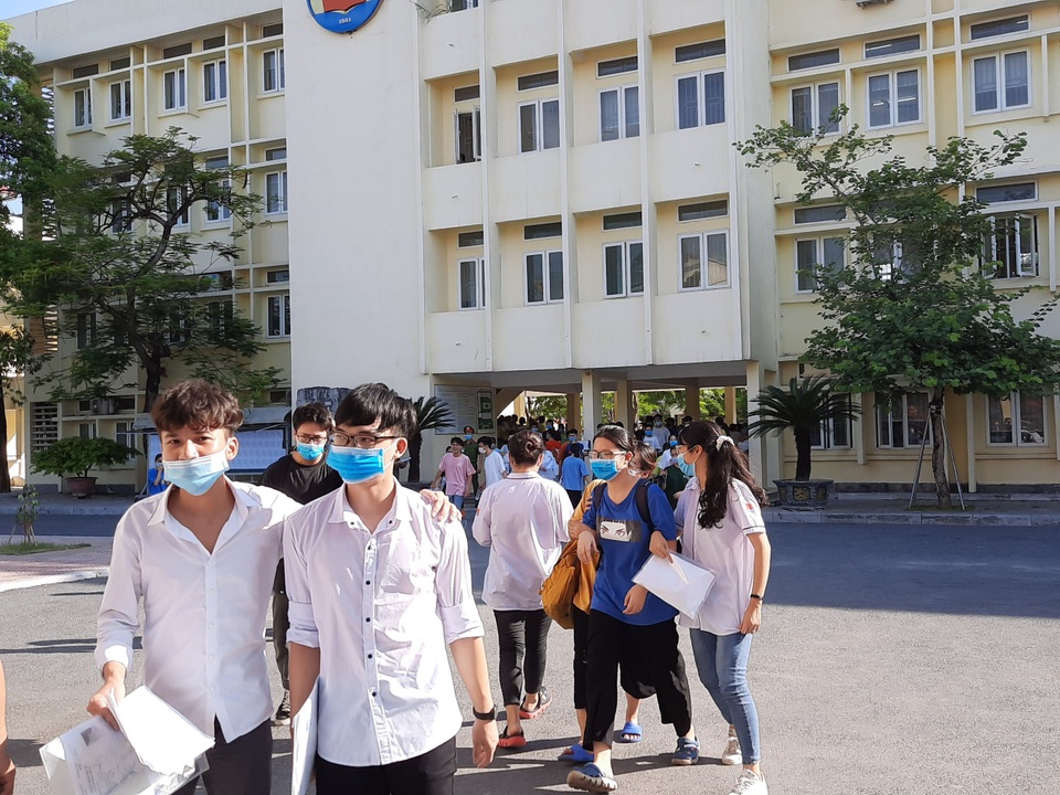 Đề Toán thi tốt nghiệp THPT: Vừa sức thí sinh nhưng để điểm 10 không dễ - 3 Đề Toán thi tốt nghiệp THPT: Vừa sức thí sinh nhưng để điểm 10 không dễ - 3