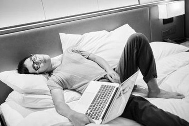 “Ngủ thuê” ra tiền, nghề tưởng dễ mà cũng mệt không tưởng