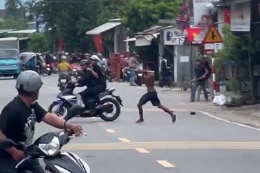 Hàng chục cảnh sát xuyên đêm bao vây rừng keo truy bắt tội phạm