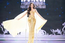 Đằng sau váy thiên nga tốn 300 giờ thực hiện, giúp Lê Hoàng Phương tỏa sáng