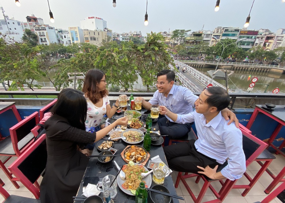 Những dịch vụ nào ở TPHCM đang bị ngừng hoạt động vì Covid-19? - 3 Những dịch vụ nào ở TPHCM đang bị ngừng hoạt động vì Covid-19? - 3