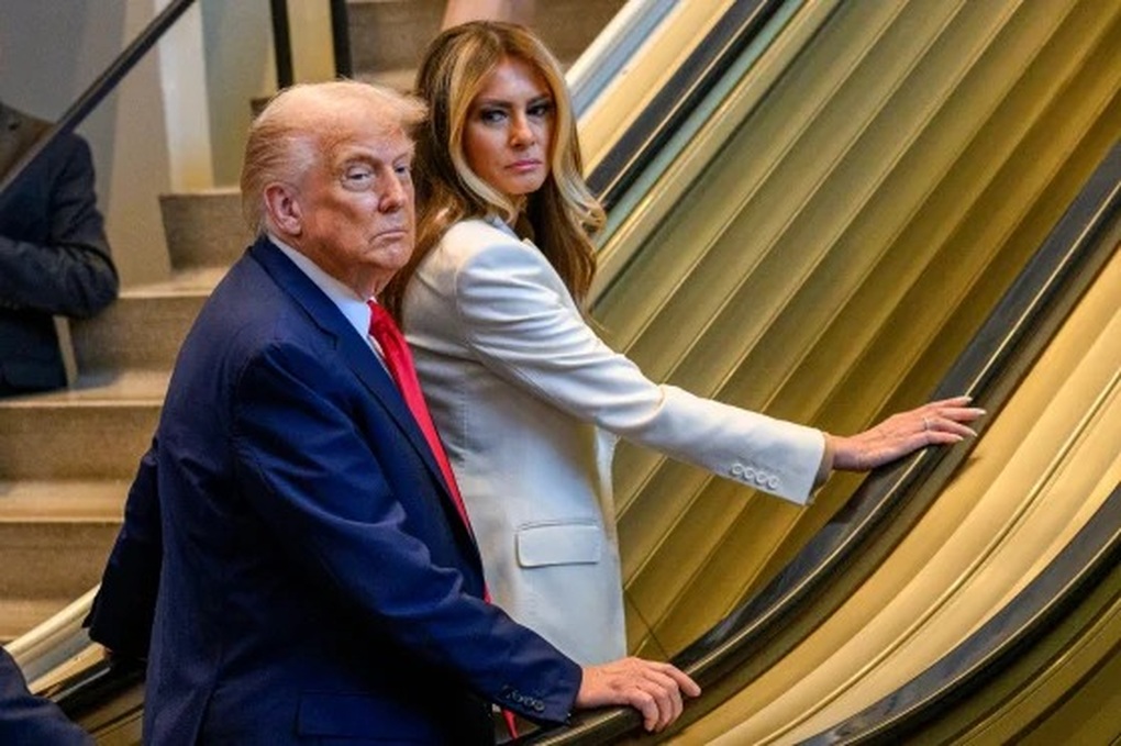 Tổng thống Donald Trump gặp sự cố thang cuốn ở Liên hợp quốc - 1 Tổng thống Donald Trump gặp sự cố thang cuốn ở Liên hợp quốc - 1
