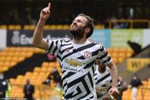 Man Utd san bằng kỷ lục bất bại trên sân khách của Arsenal