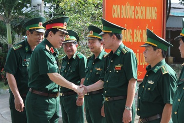 Đón Tết vui tươi, tiết kiệm nhưng không quên... lịch trực