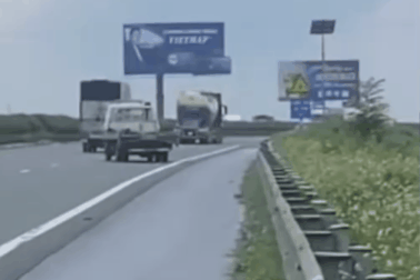 Tài xế xe tải đi lùi trên cao tốc Pháp Vân - Cầu Giẽ bị phạt 35 triệu đồng