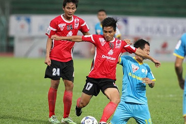 Cựu vương Long An thua dễ Khánh Hòa