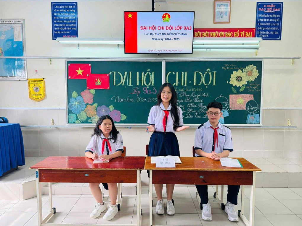 Nữ sinh từng ngán chữ, viết 9 trang, thành thủ khoa môn văn thi lớp 10 - 3 Nữ sinh từng ngán chữ, viết 9 trang, thành thủ khoa môn văn thi lớp 10 - 3