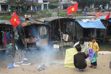 Xem dân vạn đò đón Tết