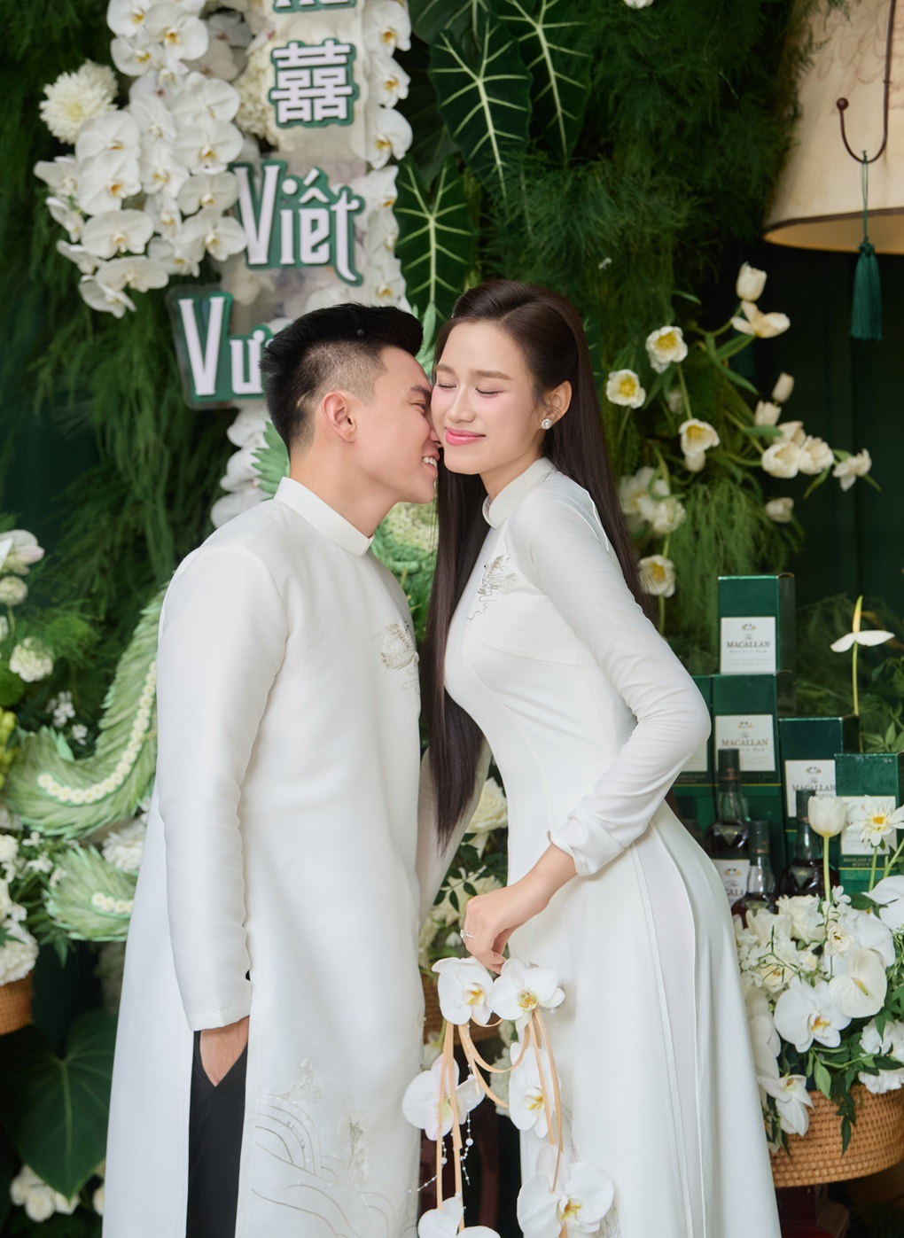 Hoa hậu Đỗ Thị Hà bật khóc khi nhận quà cưới từ bà ngoại - 3 Hoa hậu Đỗ Thị Hà bật khóc khi nhận quà cưới từ bà ngoại - 3