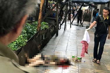 Hà Nội: Người phụ nữ rơi từ tầng 20 chung cư xuống đất