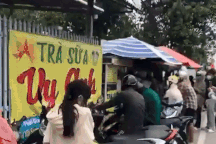 Xe trà mãng cầu người mua xếp hàng dài, nữ tiktoker bán hơn 100kg/ngày