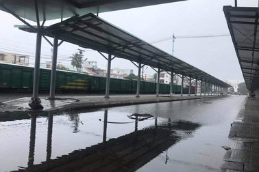 Tuyến đường sắt Bắc - Nam qua Đà Nẵng tê liệt