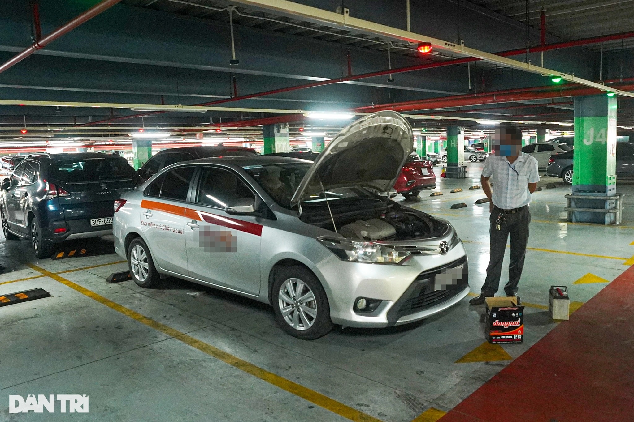 Choáng váng mức phí gửi ôtô 15 triệu đồng tại bãi xe sân bay Tân Sơn Nhất - 4 Choáng váng mức phí gửi ôtô 15 triệu đồng tại bãi xe sân bay Tân Sơn Nhất - 4