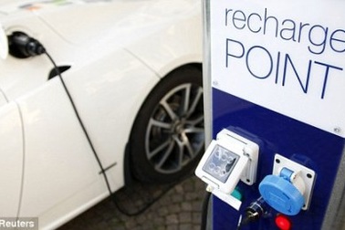 Ô tô chạy điện không “sạch” bằng xe hybrid