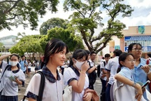 Thi lớp 10 tại TPHCM: Thí sinh thoải mái sau buổi thi Ngoại ngữ