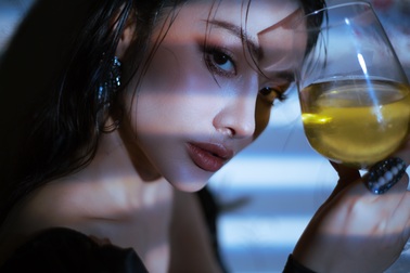 Yaya Trương Nhi gợi cảm nghẹt thở với loạt ảnh trong phim mới