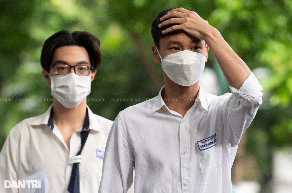 Đề tham khảo tốt nghiệp THPT 2025 khiến nhiều người choáng - 2 Đề tham khảo tốt nghiệp THPT 2025 khiến nhiều người choáng - 2