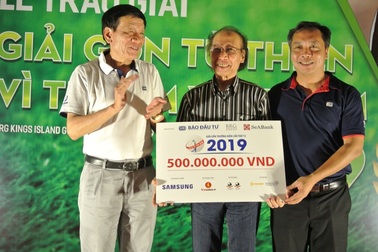 Giải golf từ thiện vì trẻ em trao tặng 500 triệu đồng cho Quỹ Khuyến học Việt Nam