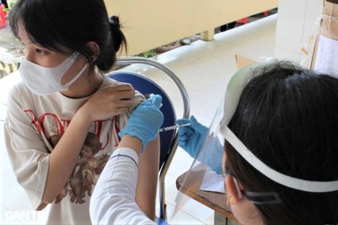 Bạc Liêu tăng tốc tiêm vaccine cho trẻ,  phụ huynh vui mừng