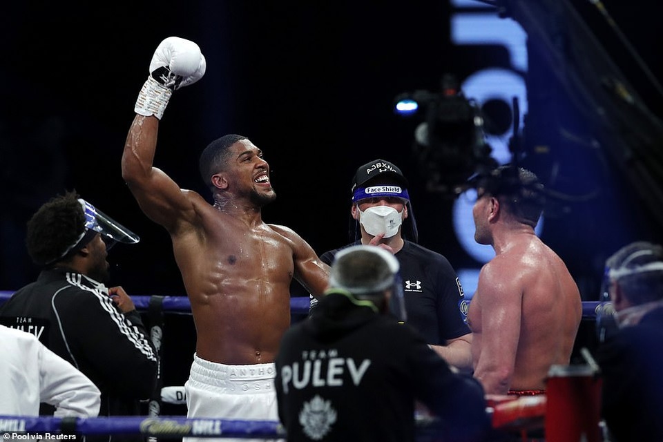 Anthony Joshua thắng knock-out, bảo vệ 4 đai vô địch hạng nặng - 5 Anthony Joshua thắng knock-out, bảo vệ 4 đai vô địch hạng nặng - 5