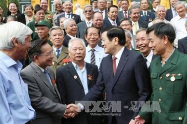 Chủ tịch nước gặp mặt thân mật các chiến sĩ cách mạng bị địch bắt, tù đày